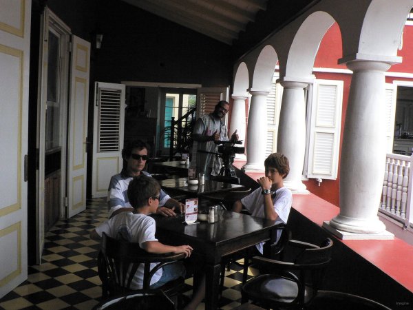 38- On nous filme pour un documentaire sur le tourisme 